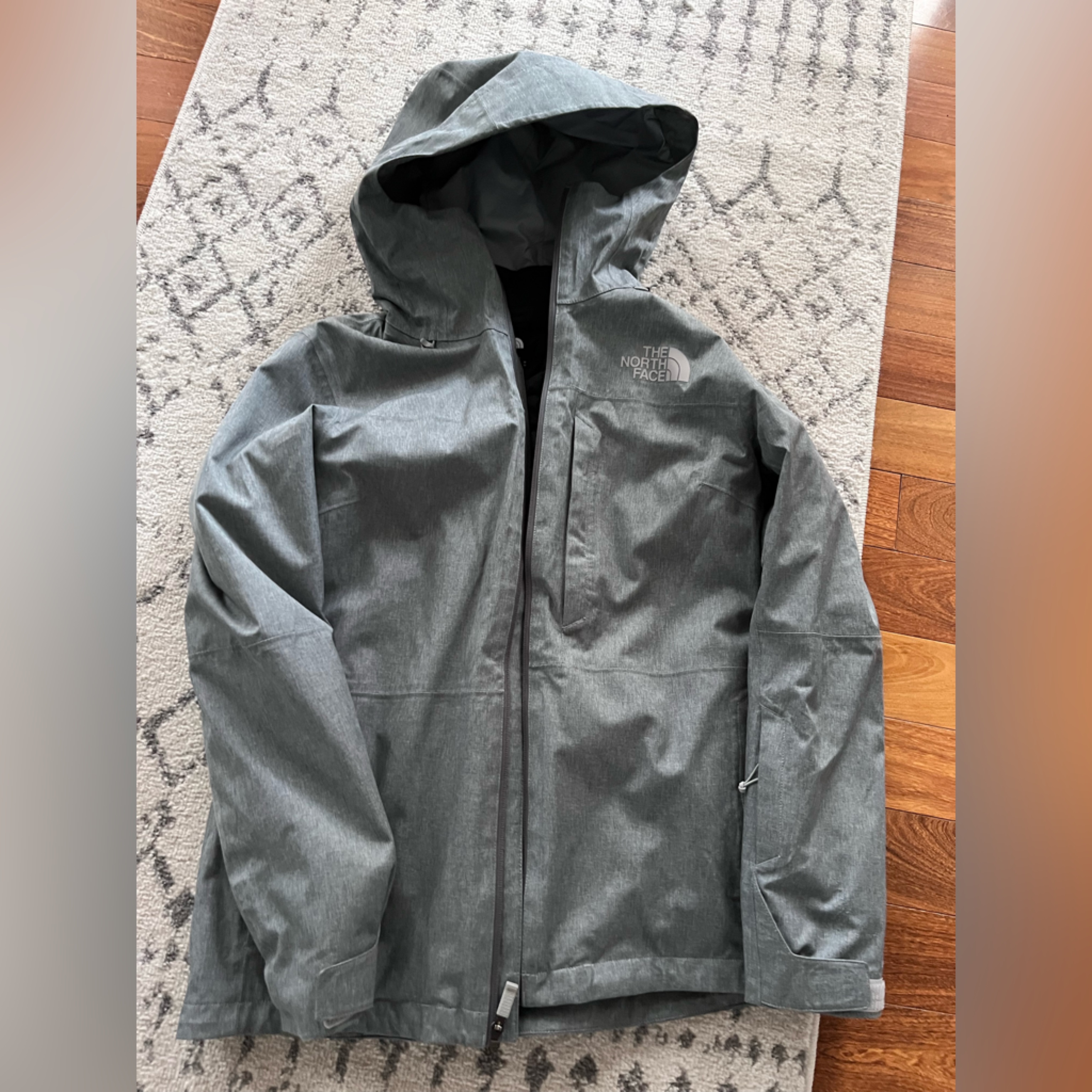 North Face Ladies Medium Ski Jacket. Multi Layer. Grey